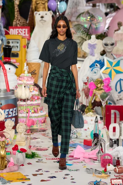 Look 32